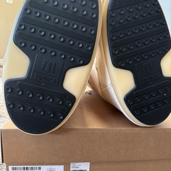 Moon Boot Beige with White Highlights - Picture 3 of 5